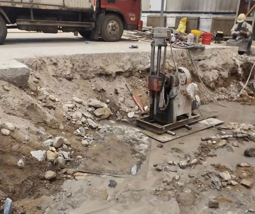 乌恰公路下沉压浆